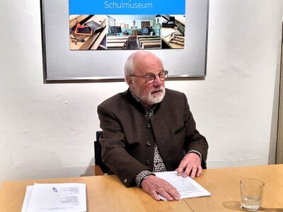 Dieter Radl Kulturpreisträger Dieter Radl im Schulmuseum